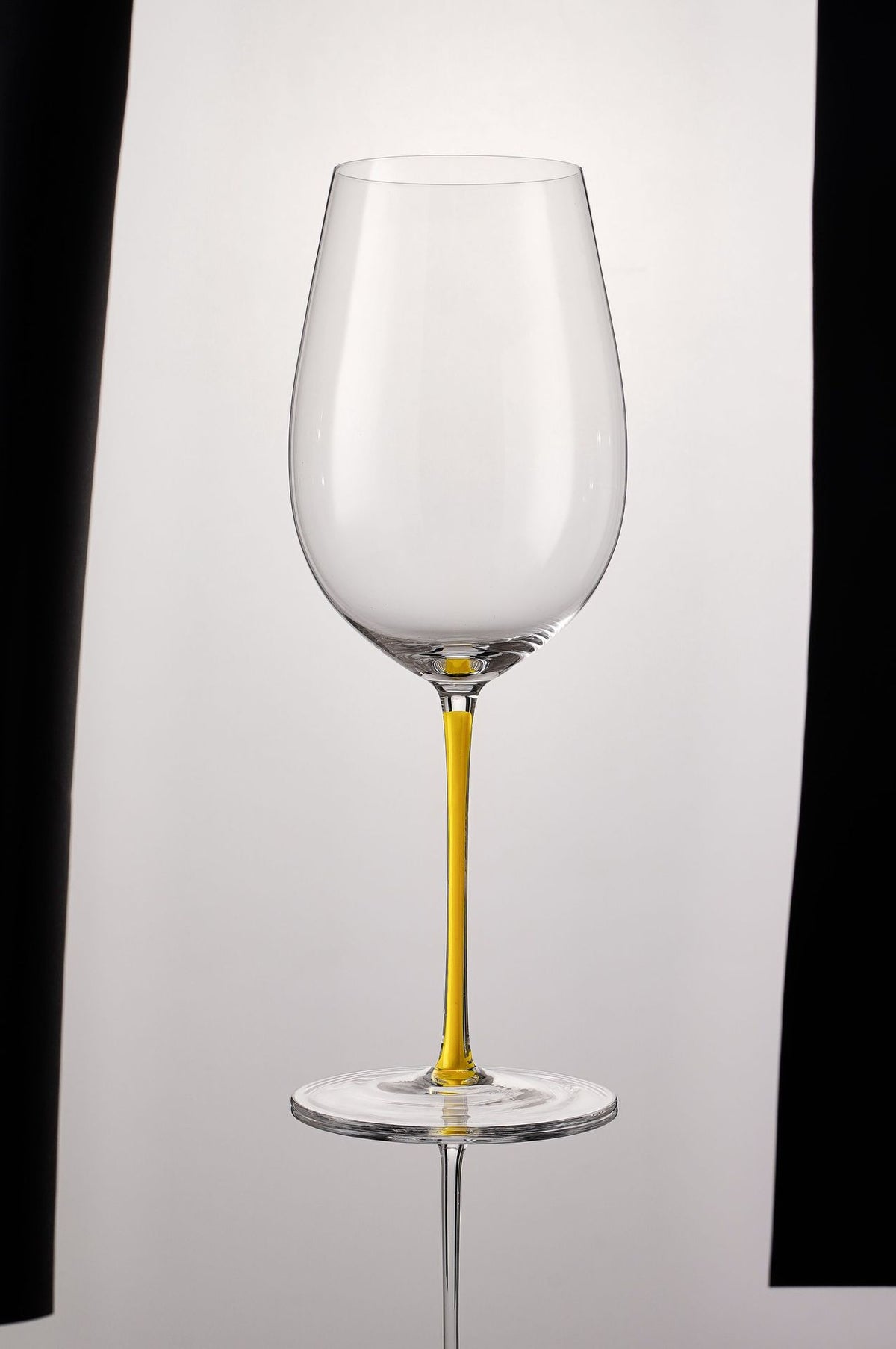 Colored-stem Bordeaux glass, 890 ml